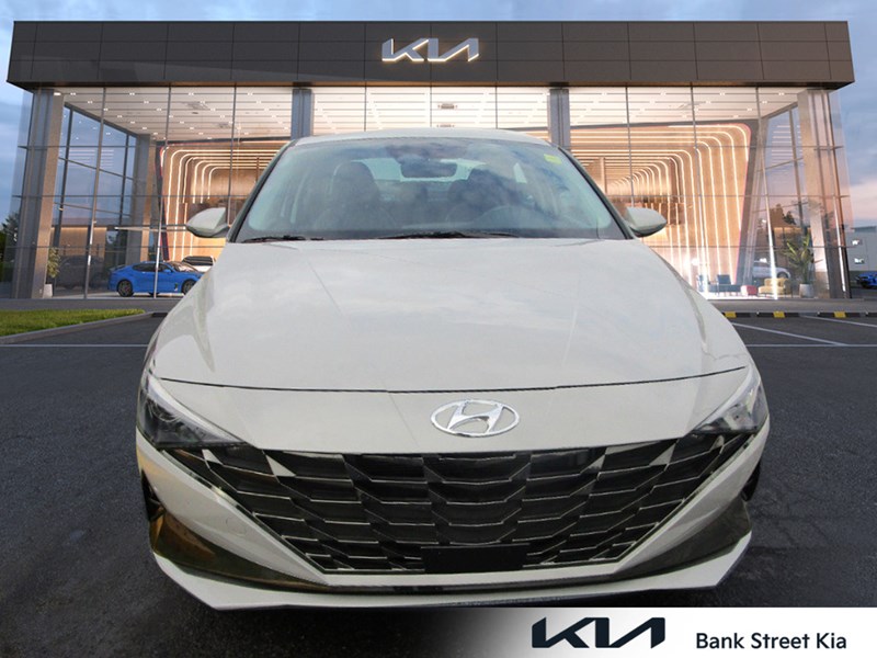 2023 Hyundai Elantra HEV Luxury DCT